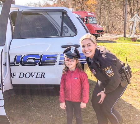 News Dover officer with little girl